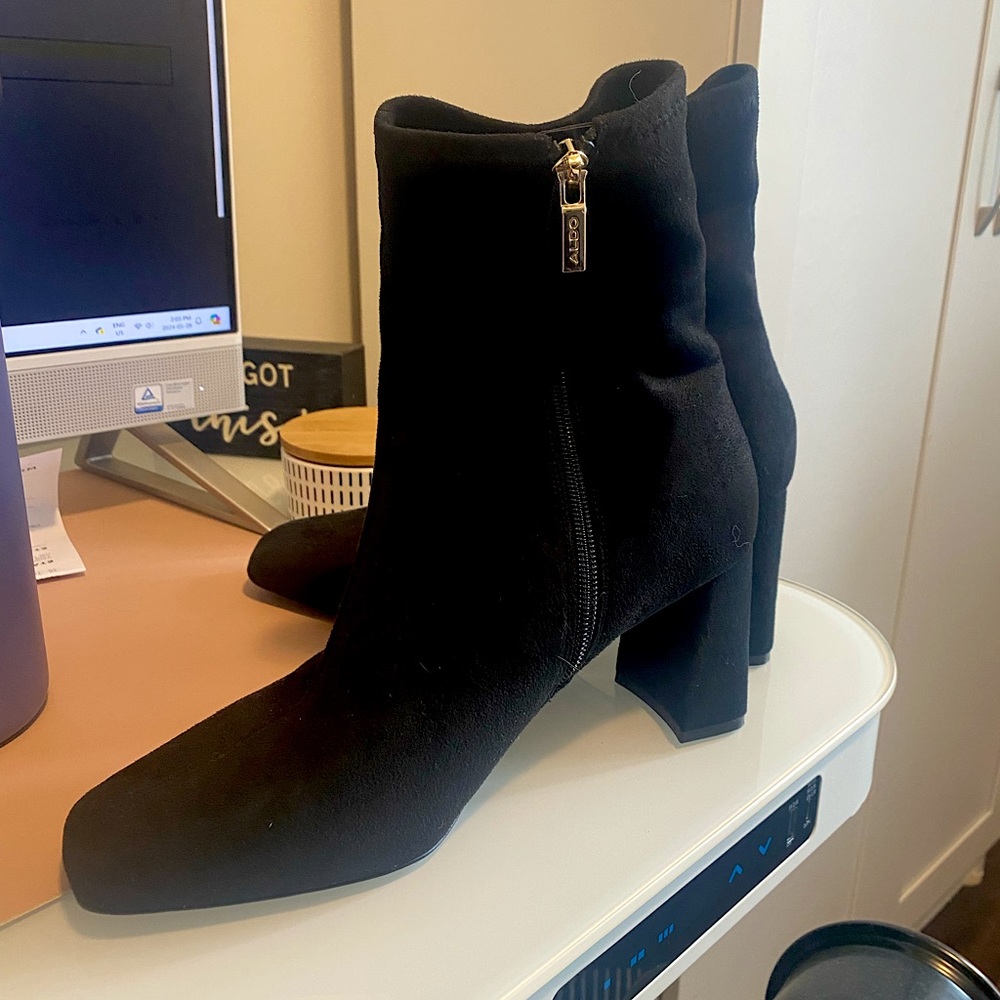 Aldo Marcella Heeled Shoes. Size 9. Worn once to try on but did not suit need.